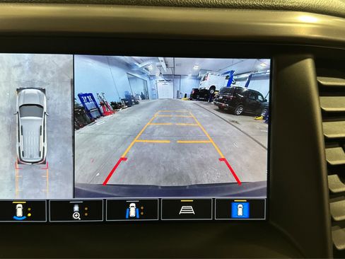 Used 2023 GMC Acadia AT4 w/ Technology Package image 32