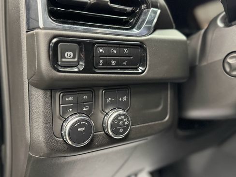 Used 2025 GMC Yukon XL Denali image 18