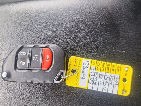 Used 2021 Jeep Gladiator Sport AWD/4WD image 34
