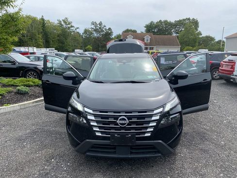 Used 2024 Nissan Rogue SV image 29