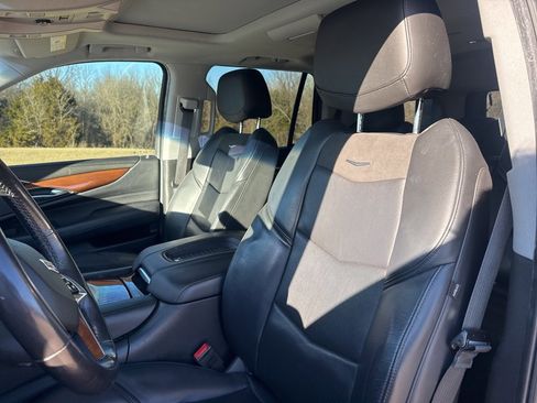 Used 2018 Cadillac Escalade Luxury image 15