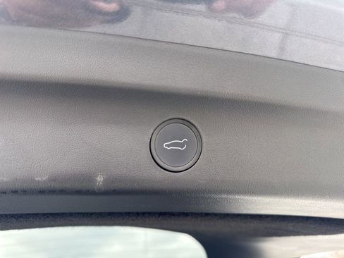 Used 2022 Tesla Model Y Performance image 32