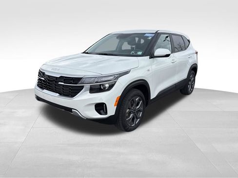 Certified 2024 Kia Seltos LX image 4