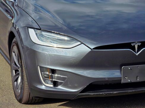 Used 2019 Tesla Model X 100D AWD/4WD image 3
