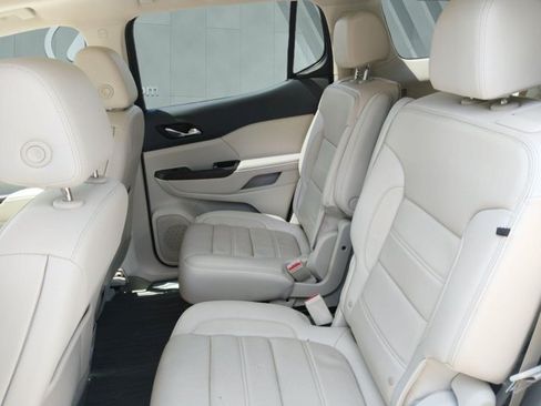 Used 2020 GMC Acadia Denali w/ Technology Package FWD image 11