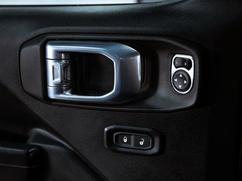 Used 2021 Jeep Wrangler Unlimited Rubicon AWD/4WD image 24