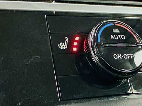 Used 2025 Nissan Pathfinder SV image 25