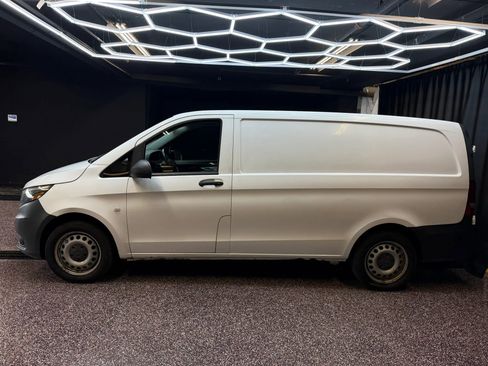 Used 2020 Mercedes-Benz Metris image 4