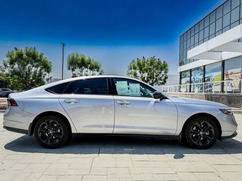 Used 2025 Honda Accord SE image 4