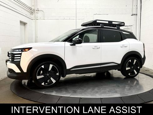 Used 2025 Nissan Kicks SR w/ SR Premium Package AWD/4WD image 4