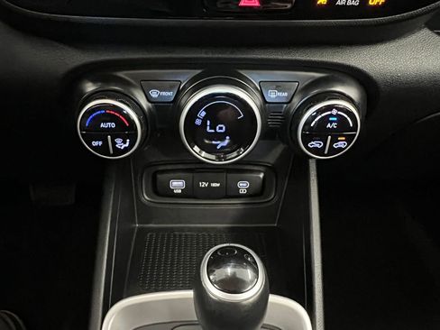 Used 2023 Hyundai Venue SEL FWD image 25