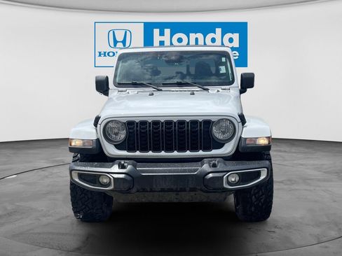 Used 2024 Jeep Gladiator Sport AWD/4WD image 2