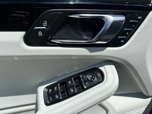 Used 2026 Porsche Macan AWD/4WD image 15