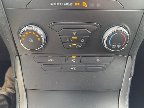 Used 2019 Ford Edge SE w/ SE Fleet Driver's Package image 30