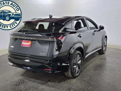 Used 2023 Nissan Ariya AWD image 7