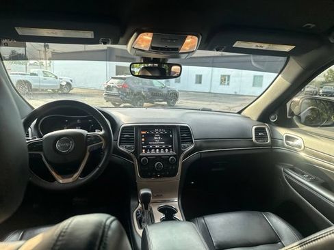 Used 2017 Jeep Grand Cherokee Limited AWD/4WD image 11