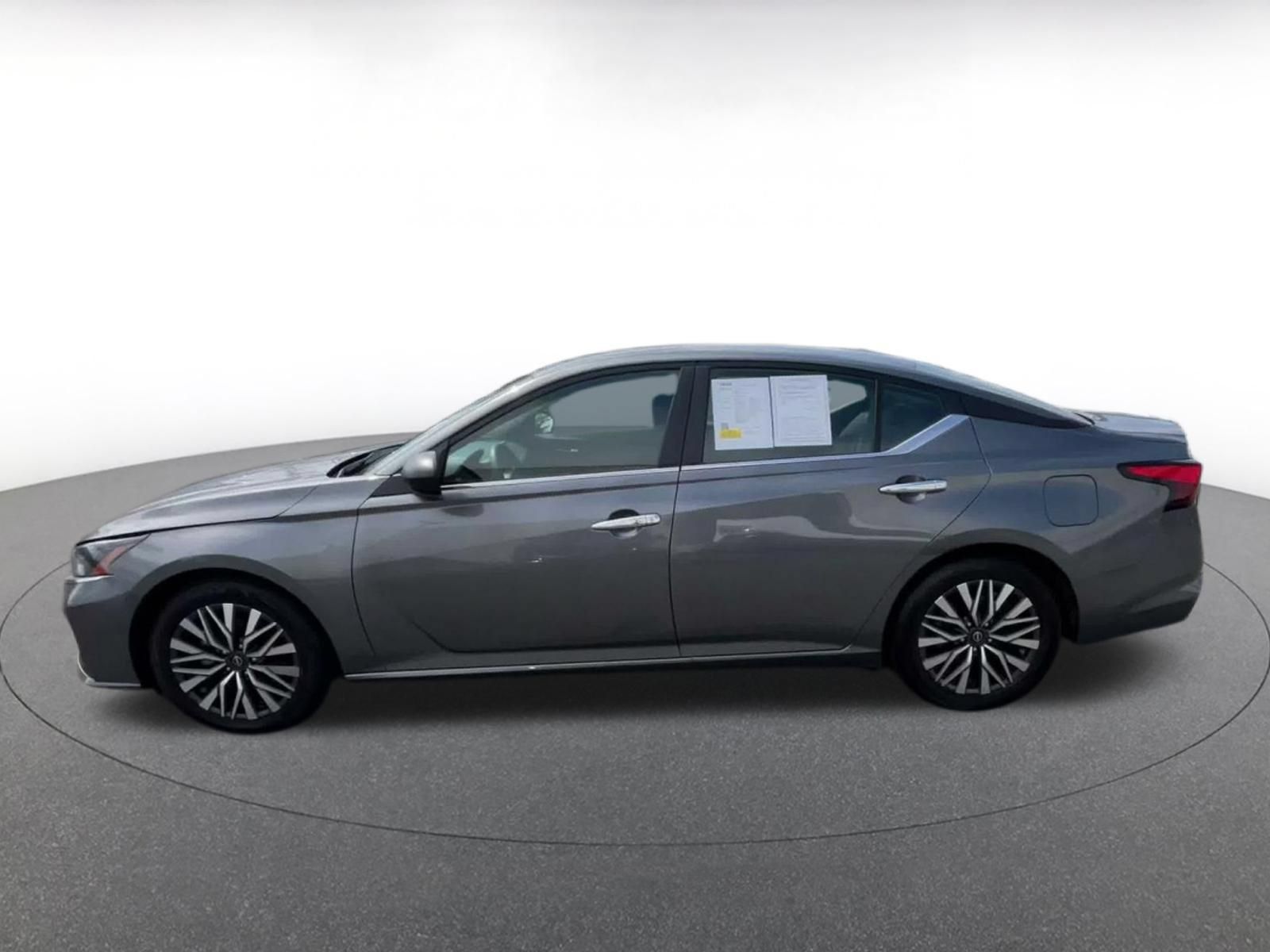 Used 2025 Nissan Altima 2.5 SV FWD image 8