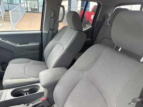 Used 2019 Nissan Frontier SV AWD/4WD image 3