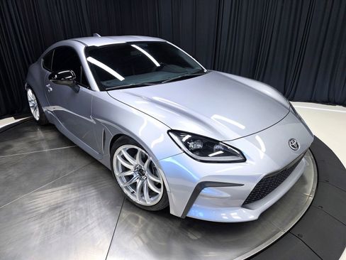 Used 2024 Toyota GR86 Premium RWD image 42
