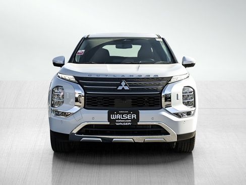 New 2025 Mitsubishi Outlander SE image 2