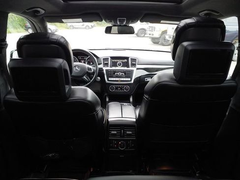 Used 2016 Mercedes-Benz GL 550 4MATIC image 29