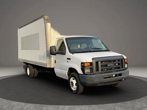 Used 2016 Ford E-350 and Econoline 350 Super Duty image 3