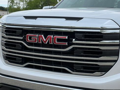 Used 2023 GMC Sierra 1500 SLT w/ SLT Convenience Package AWD/4WD image 50