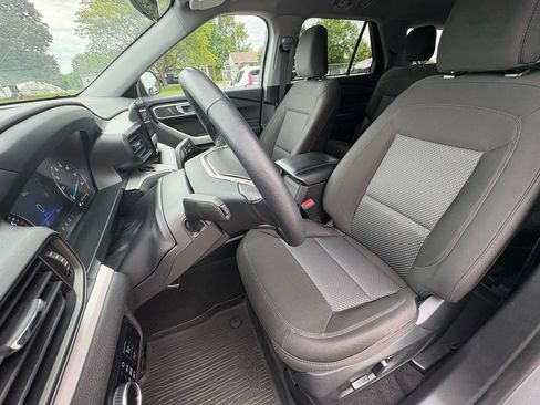 Used 2023 Ford Explorer XLT AWD/4WD image 23