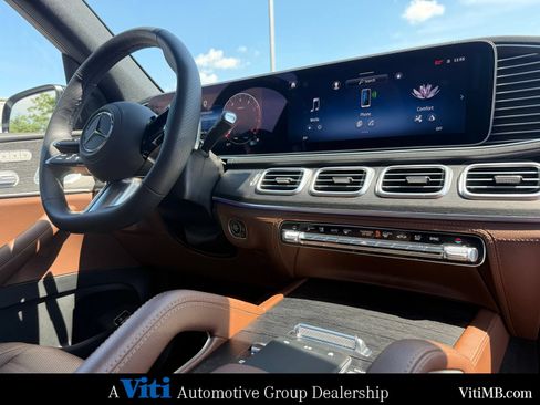 Certified 2025 Mercedes-Benz GLS 450 4MATIC w/ Pinnacle Trim Package image 32