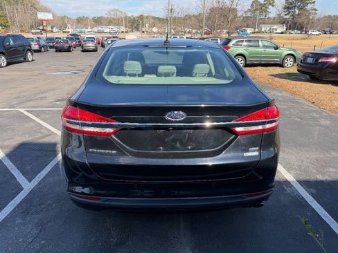 Used 2018 Ford Fusion SE FWD image 6