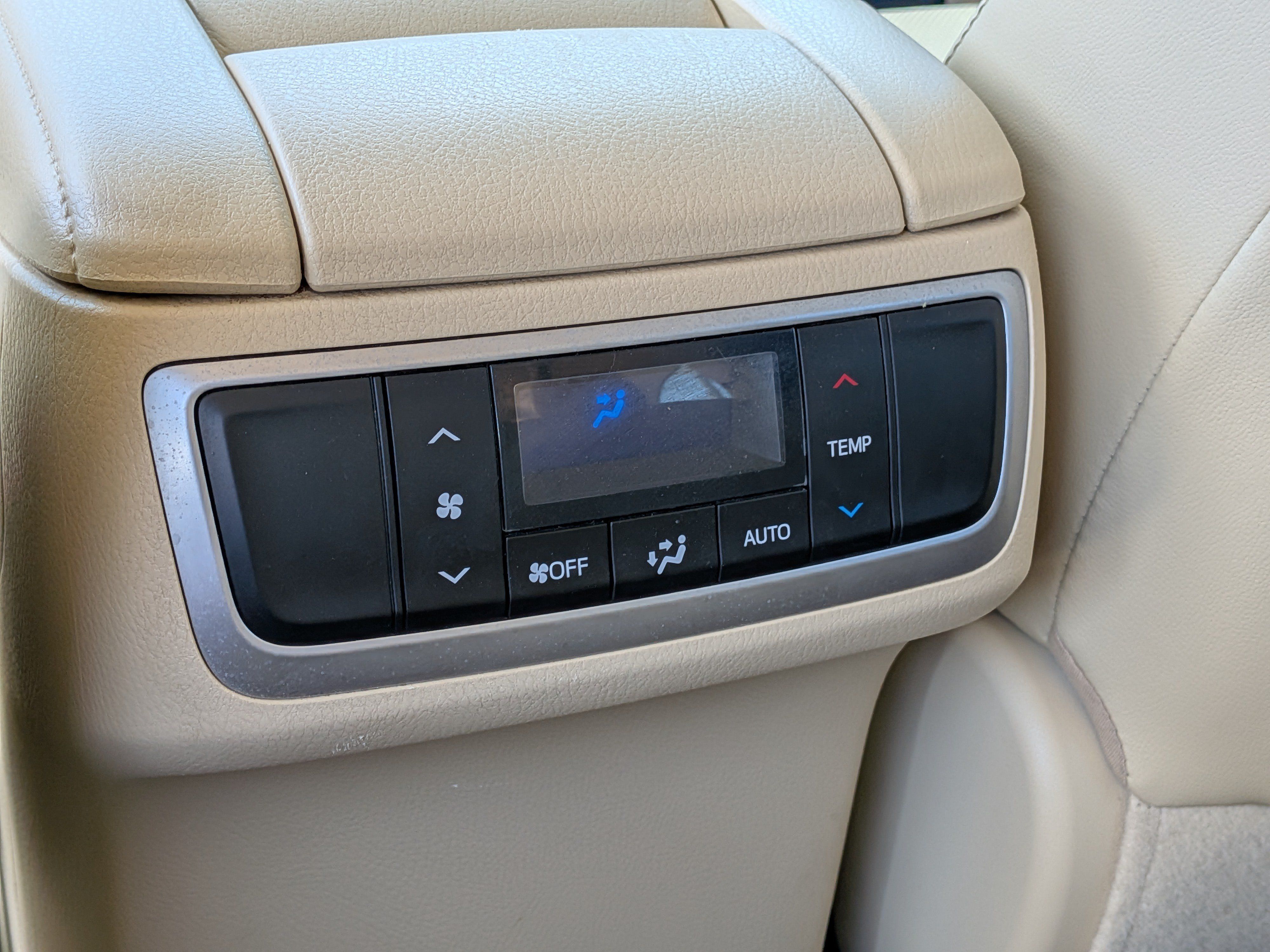 Used 2015 Toyota Highlander Limited w/ Driver Technology Package FWD image 16