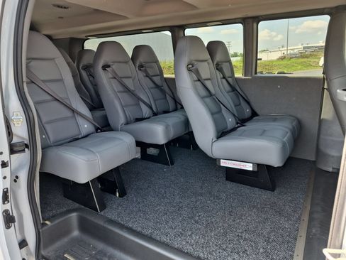 Used 2024 Chevrolet Express 3500 Extended RWD image 24