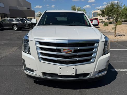 Used 2019 Cadillac Escalade Premium Luxury AWD/4WD image 8