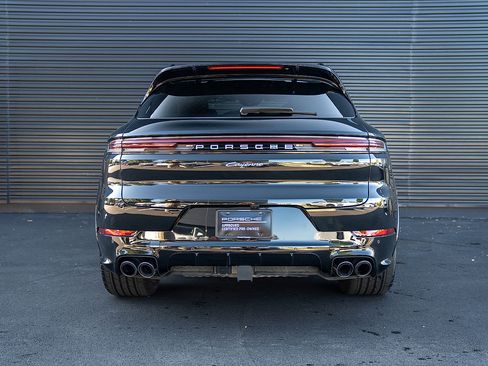 Certified 2025 Porsche Cayenne image 29
