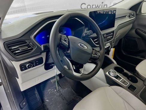 New 2025 Ford Escape SE w/ PHEV Premium Package image 3
