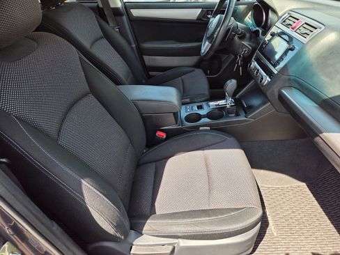 Used 2017 Subaru Outback 2.5i Premium AWD/4WD image 16