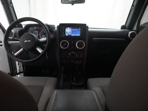 Used 2008 Jeep Wrangler Unlimited Sahara AWD/4WD image 5
