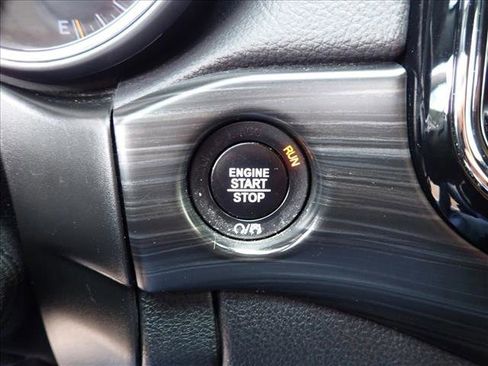 Used 2019 Jeep Grand Cherokee Altitude AWD/4WD image 24