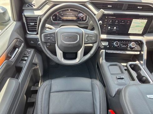 Used 2026 GMC Sierra 2500 Denali w/ Technology Package AWD/4WD image 12