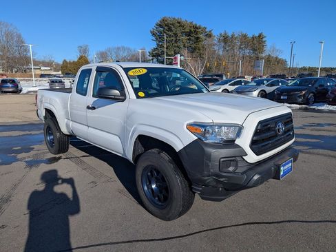 Used 2017 Toyota Tacoma SR image 7