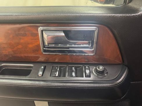 Used 2015 Lincoln Navigator 4WD image 12