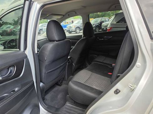 Used 2019 Nissan Rogue SV w/ Premium Package FWD image 12