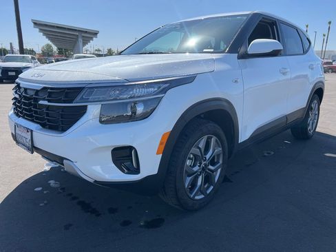Used 2025 Kia Seltos LX AWD/4WD image 2