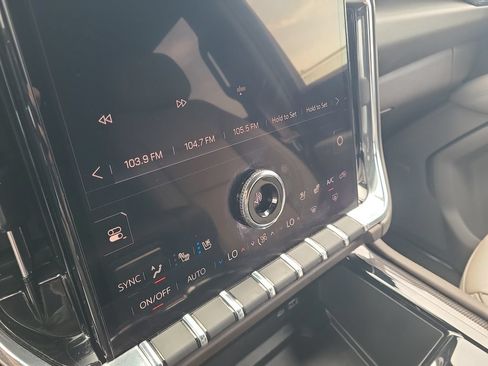 Used 2025 GMC Yukon Elevation w/ Technology Package AWD/4WD image 15