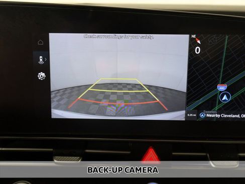 Used 2025 Hyundai Elantra Limited FWD image 8