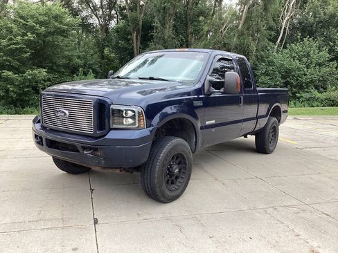 Used 2003 Ford F250 XLT AWD/4WD image 2