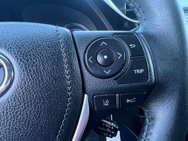 Used 2017 Toyota Corolla SE w/ Carpet Mat Package (TMS) FWD image 13
