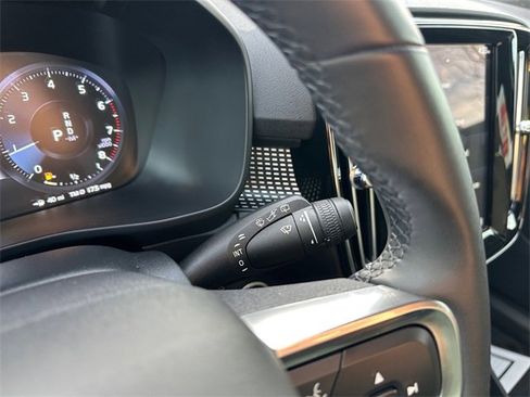 Used 2022 Volvo XC40 T5 R-Design w/ Advanced Package image 25