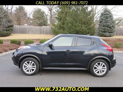 Used 2011 Nissan Juke SV image 2