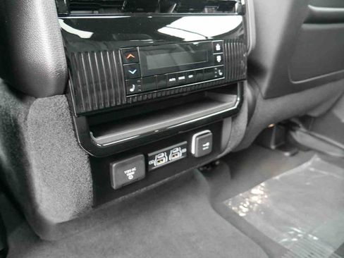 New 2025 Jeep Wagoneer L Series II w/ Convenience Group I AWD/4WD image 15